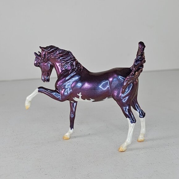 Breyer Twist Christmas Stablemate 2022 Merry N Bright Limited Edition Blind Bag - Picture 5 of 8